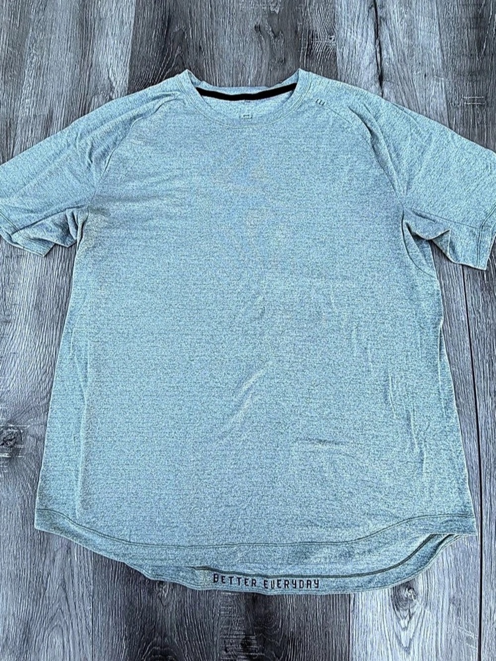 Men’s lululemon Short Sleeve Curved Hem Tee in Ligth Green XL